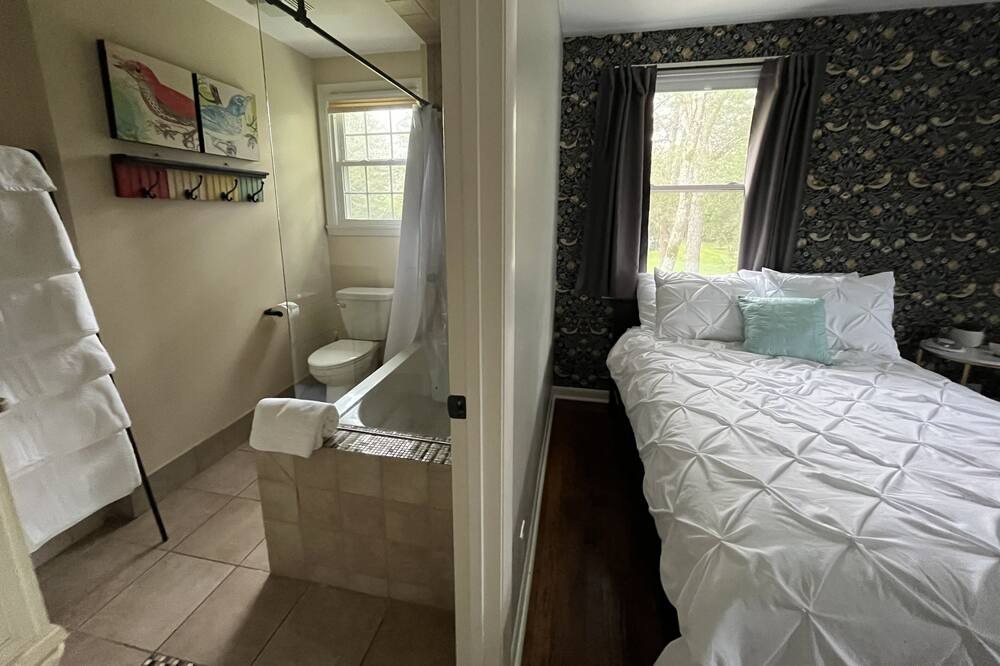Photo of Bathroom in West Meade
