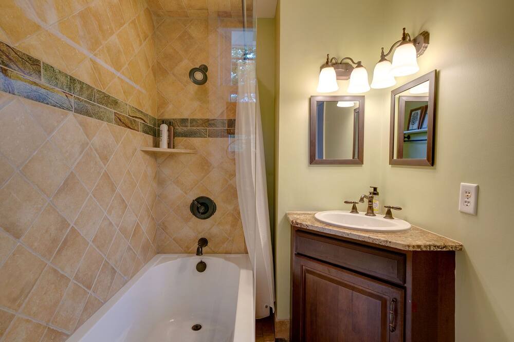 Photo of Bathroom in West Meade