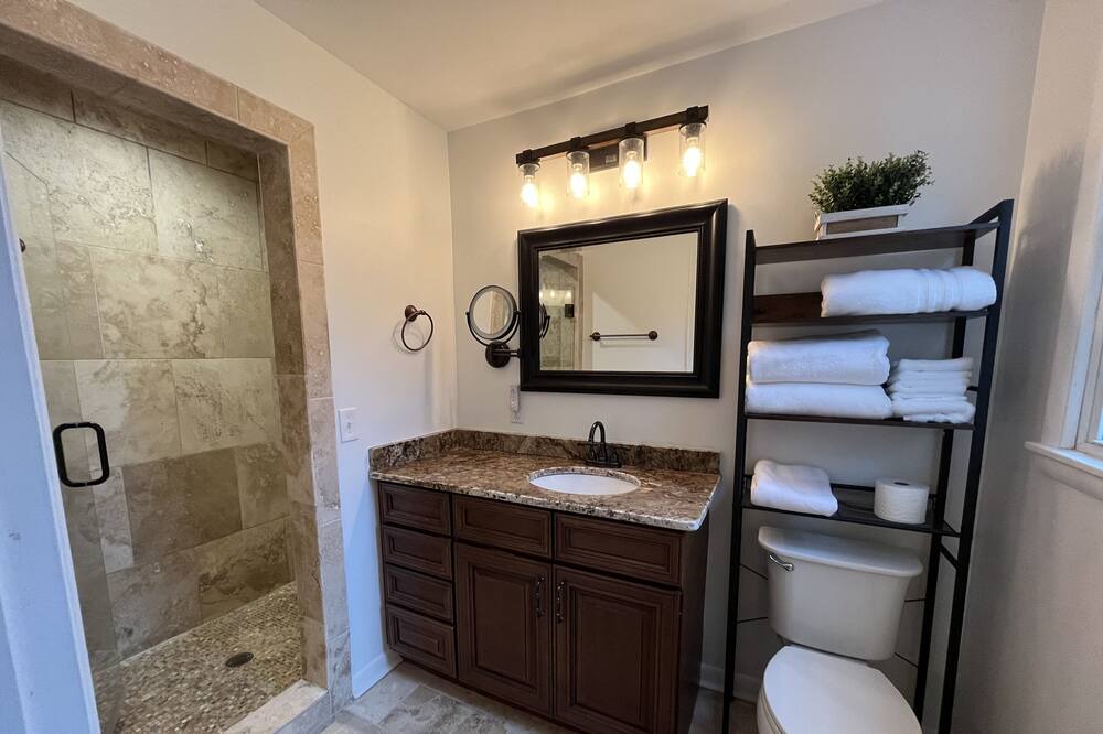 Photo of Bathroom in West Meade