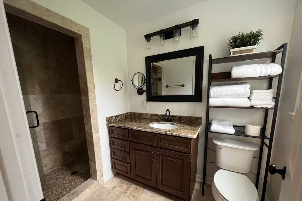 Photo of Bathroom in West Meade