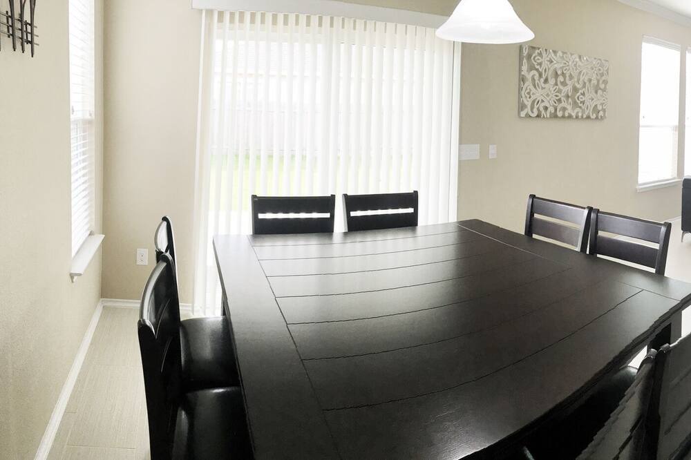 Photo of Bedroom in Del Valle