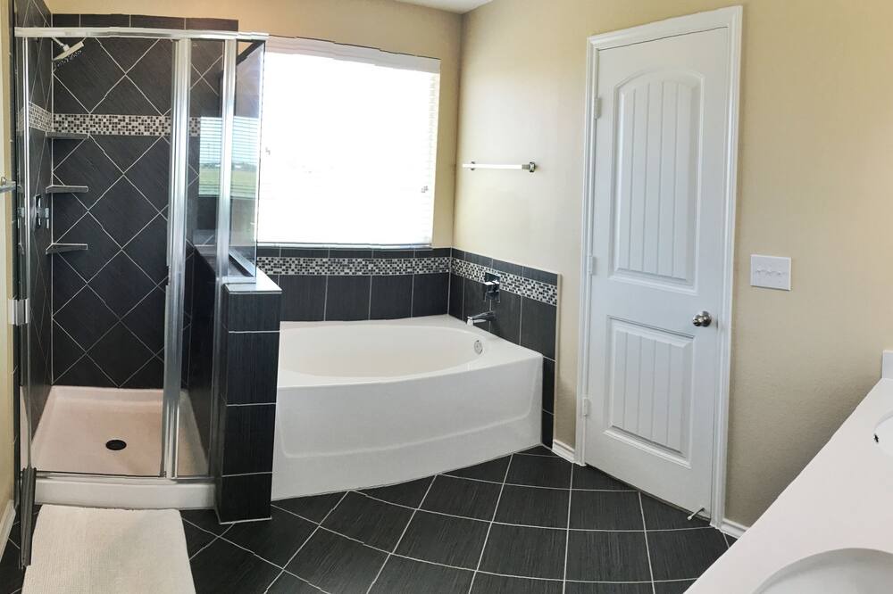 Photo of Bathroom in Del Valle