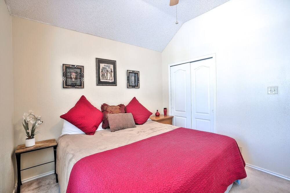 Photo of Bedroom in McNeil