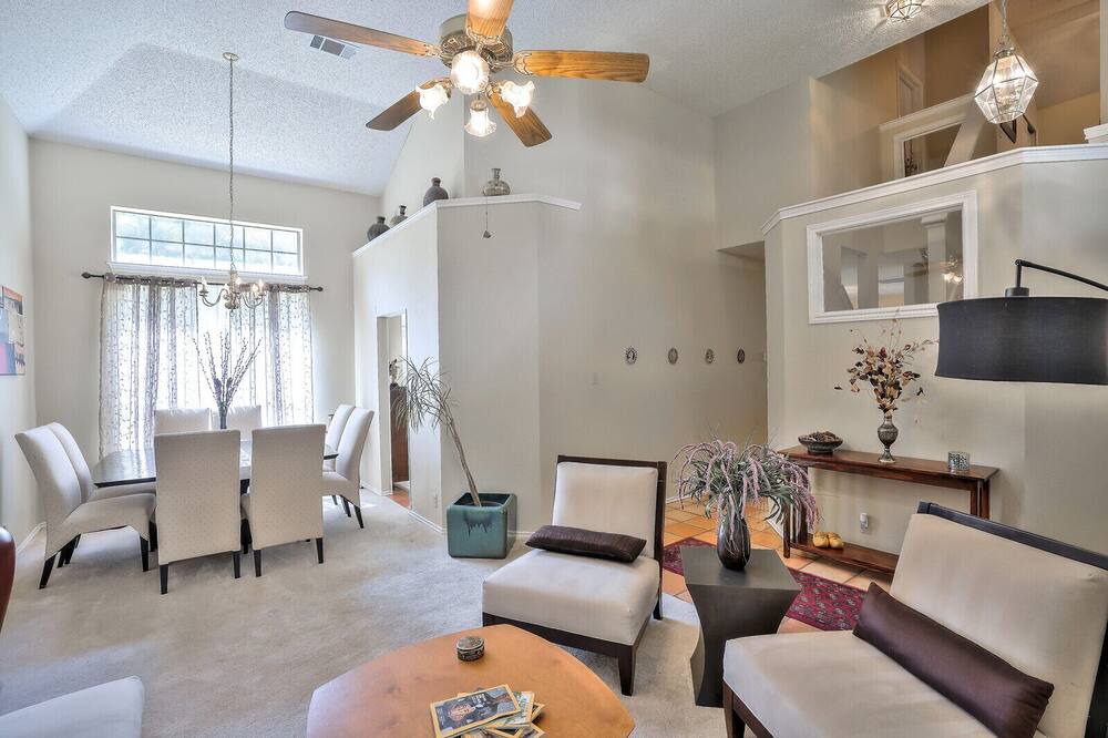 Photo of Livingroom in McNeil
