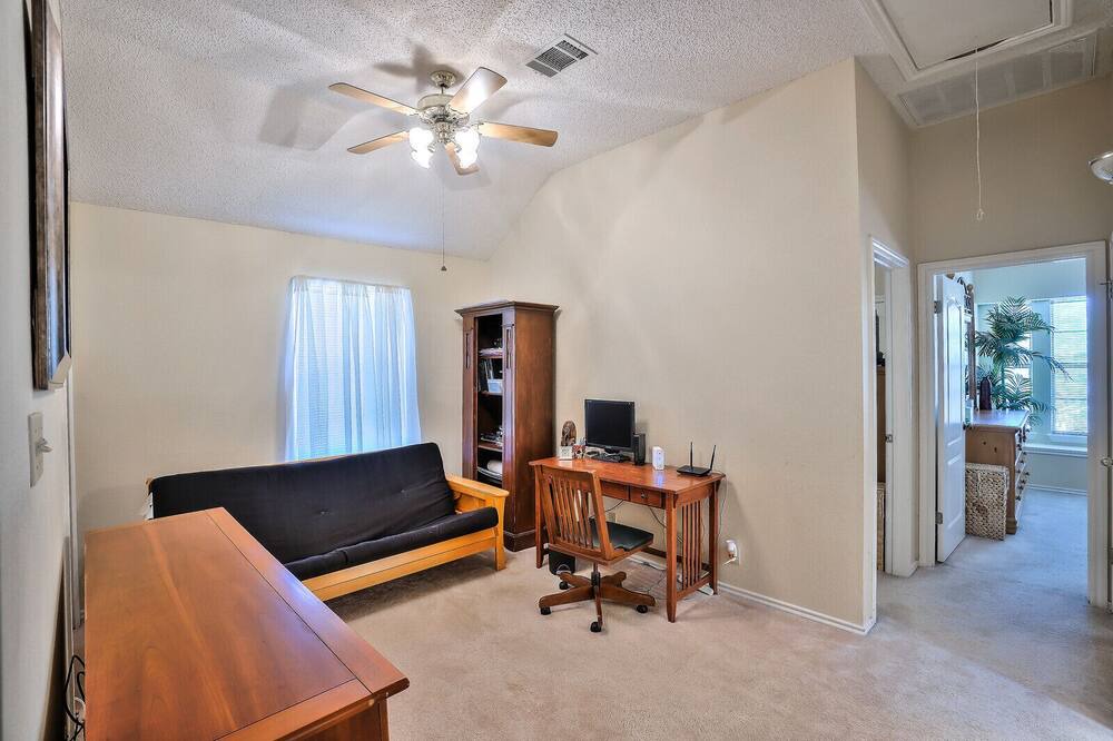 Photo of Livingroom in McNeil