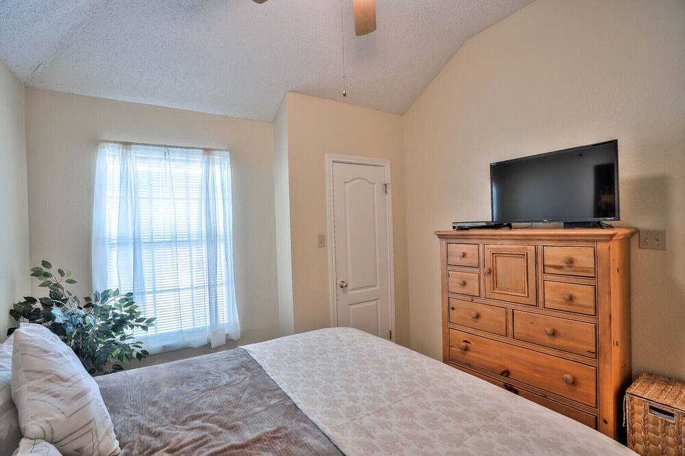 Photo of Bedroom in McNeil