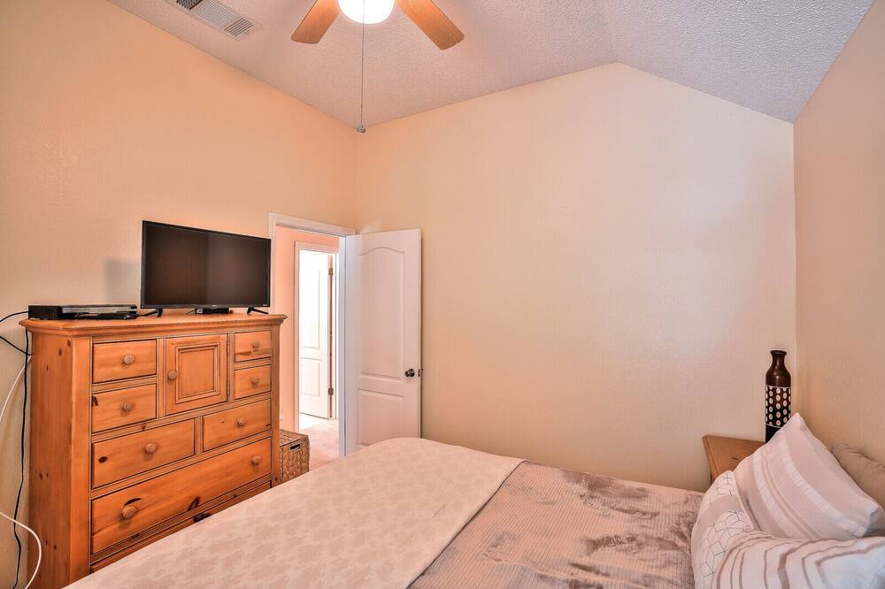 Photo of Bedroom in McNeil