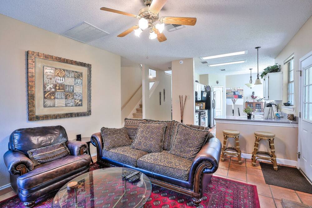 Photo of Livingroom in McNeil