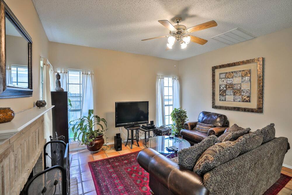 Photo of Livingroom in McNeil