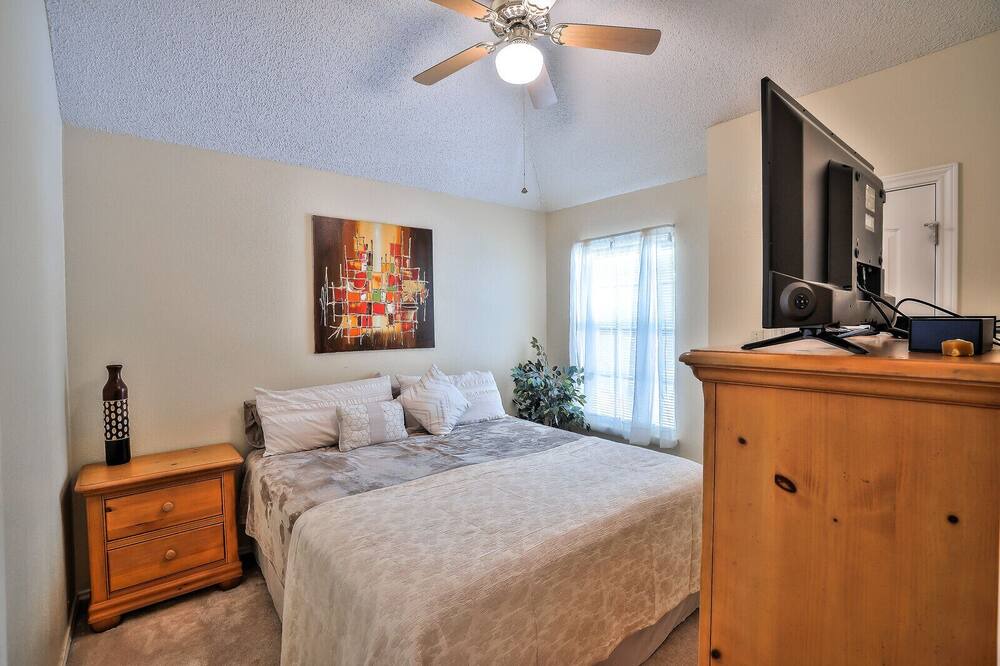 Photo of Bedroom in McNeil