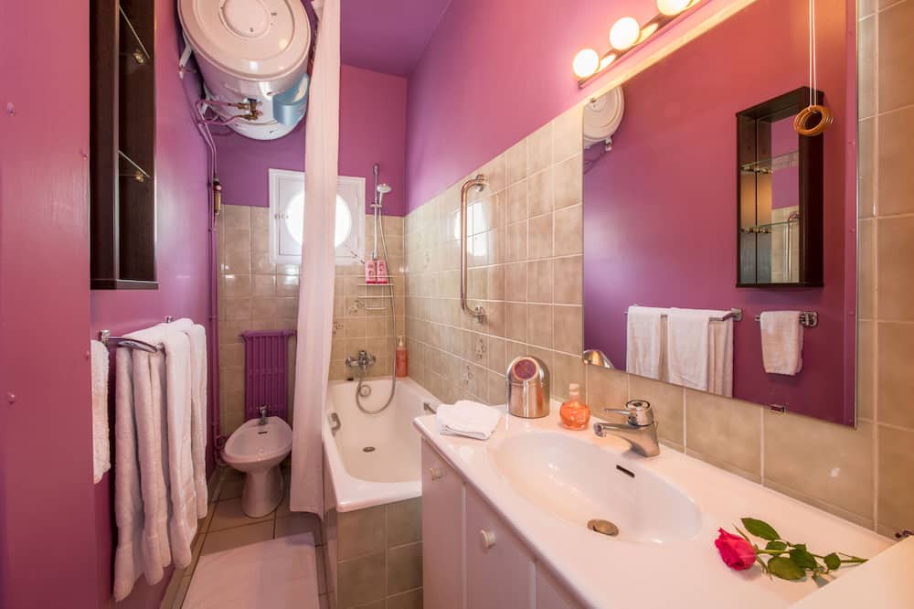 Photo of Bathroom in Quartier de l'Ecole-Militaire