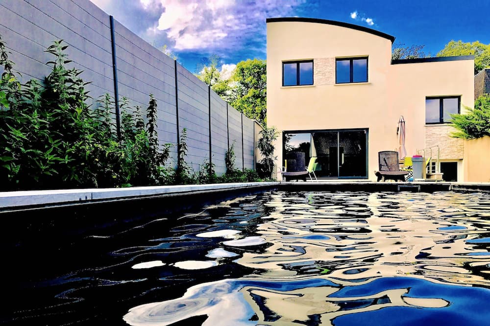 Photo of Outdoor in Ay