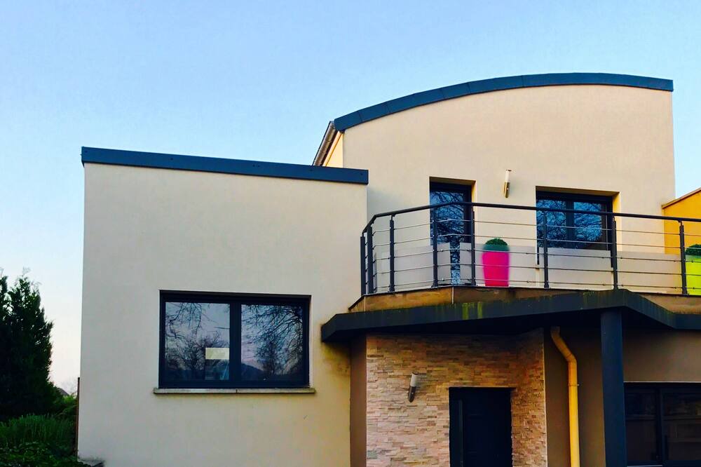 Photo of Outdoor in Ay