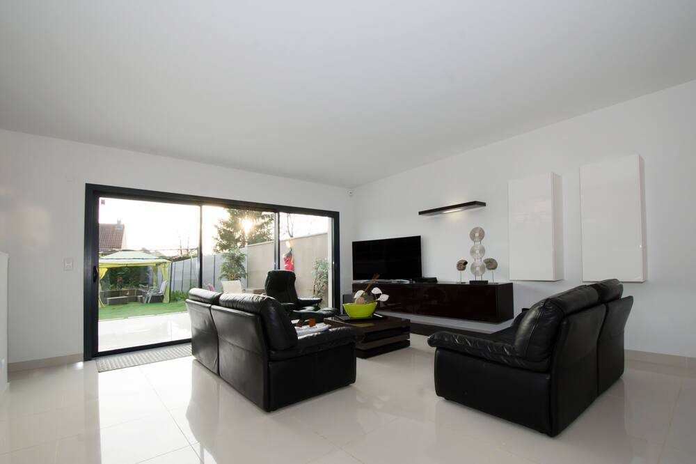 Photo of Livingroom in Ay