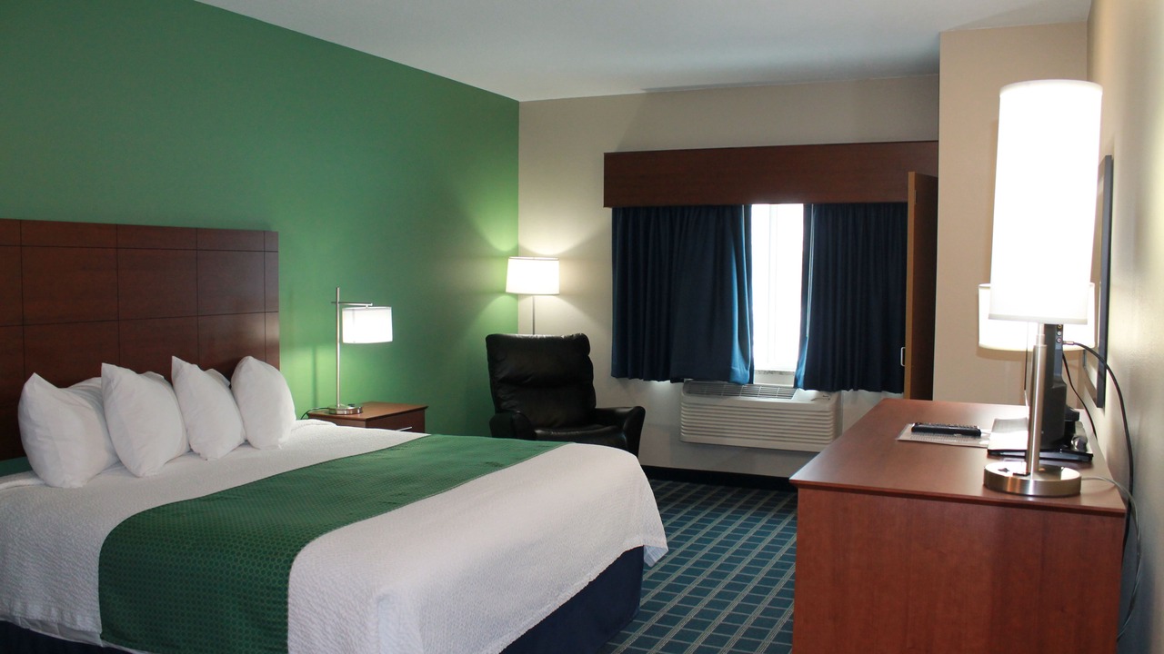 Photo of Bedroom in Emmetsburg