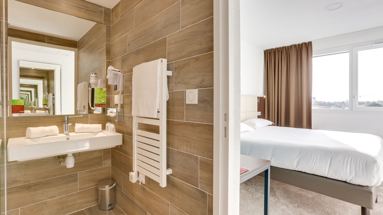 Photo of Bathroom in Saint-Contest
