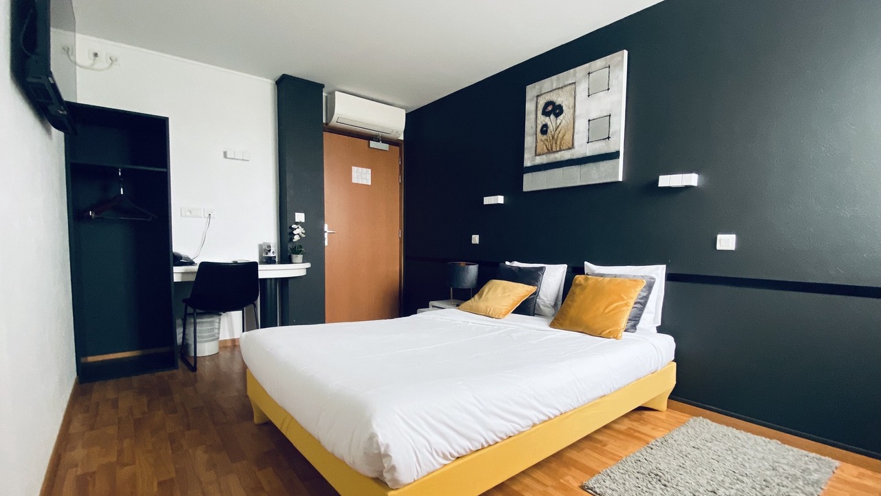 Photo of Bedroom in Saint-Leger-sous-Brienne