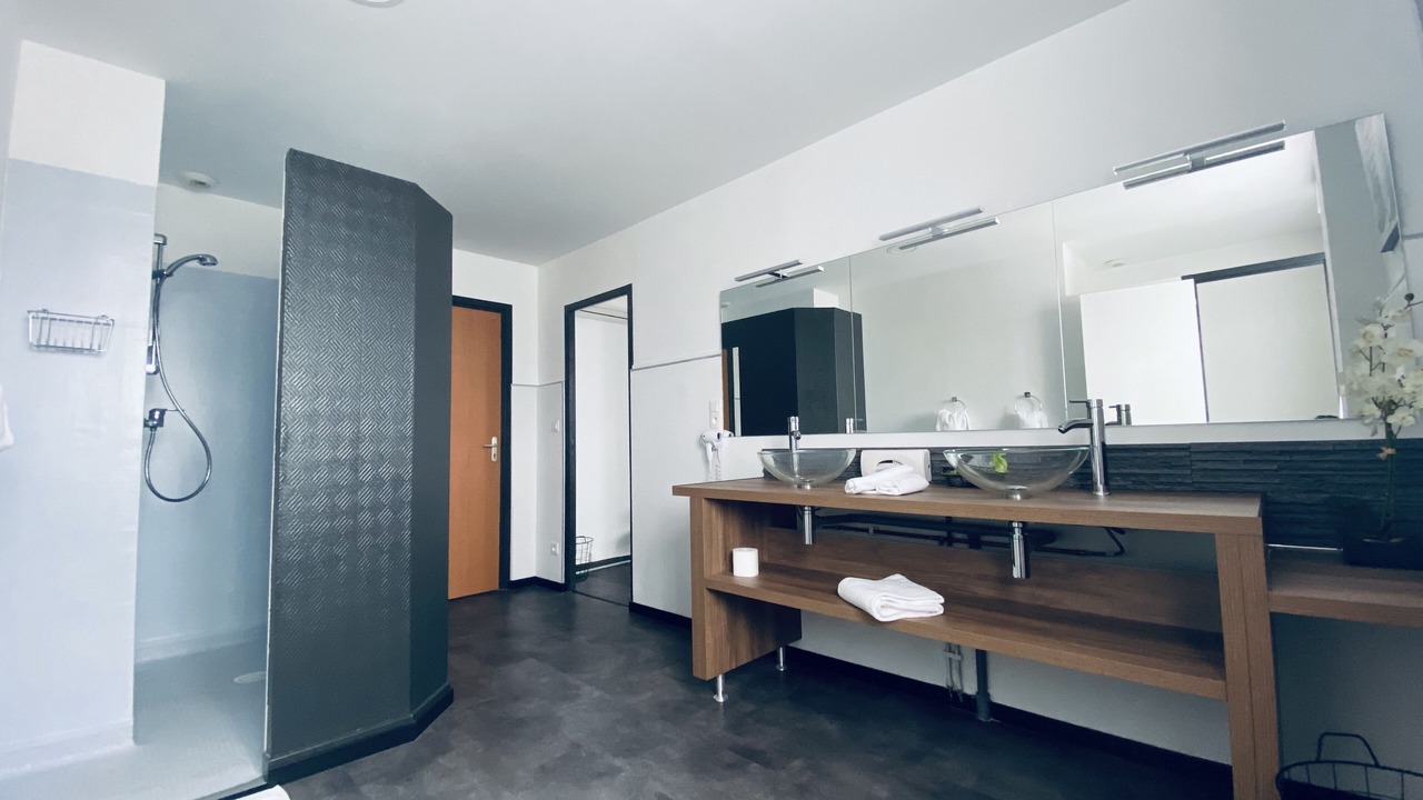 Photo of Bathroom in Saint-Leger-sous-Brienne