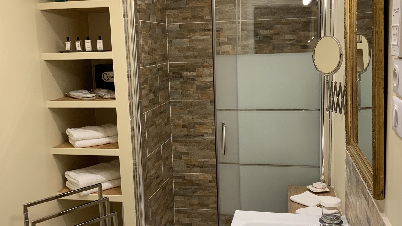 Photo of Bathroom in Tracy-sur-Mer