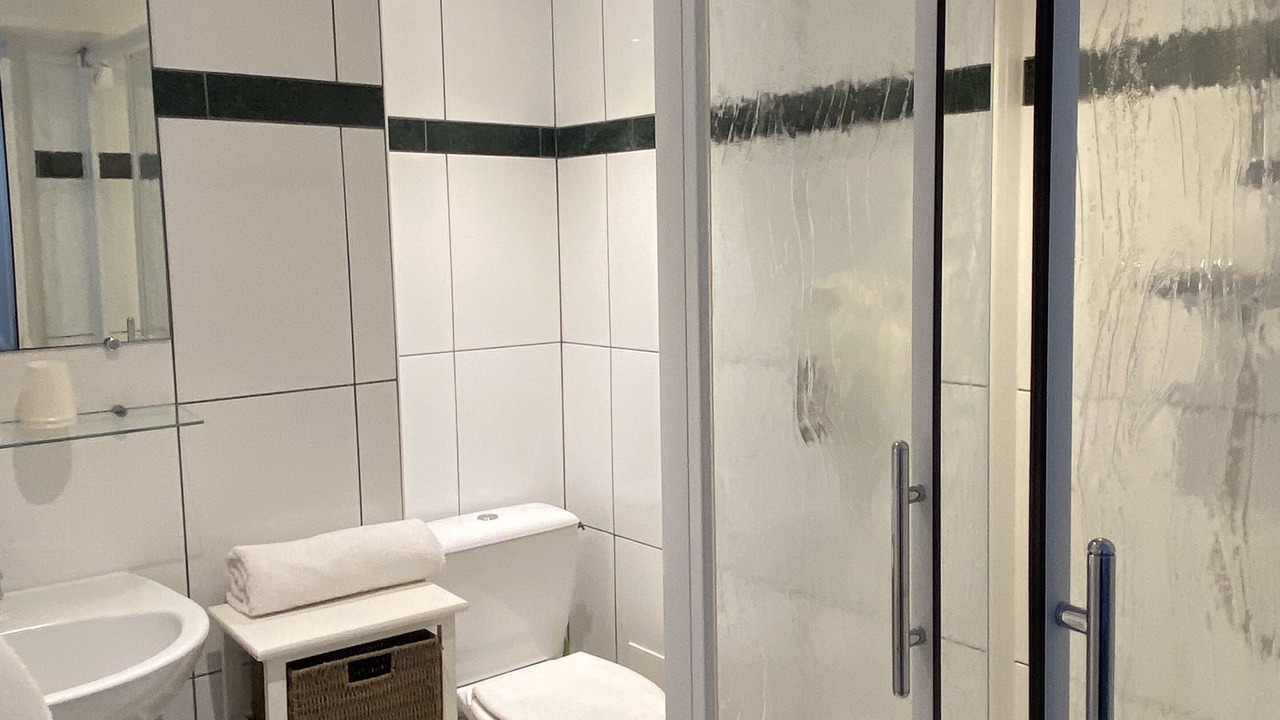 Photo of Bathroom in Enclos