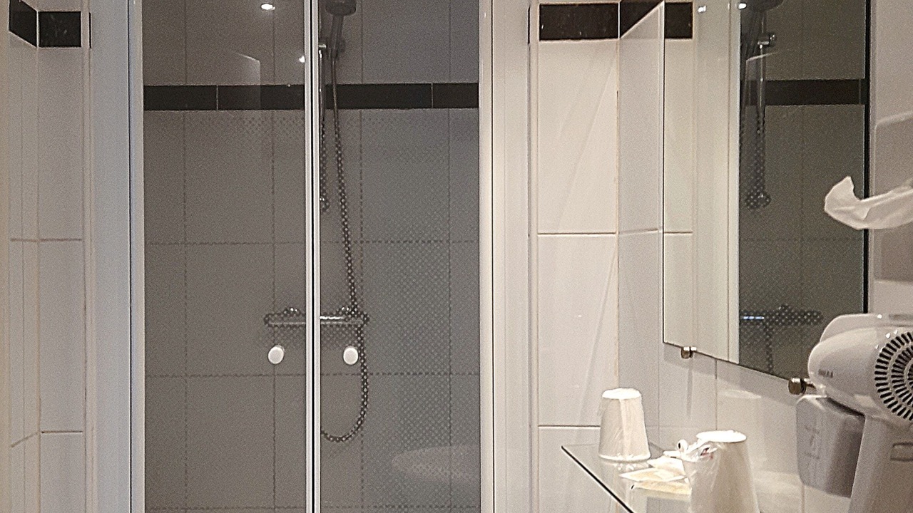 Photo of Bathroom in Enclos