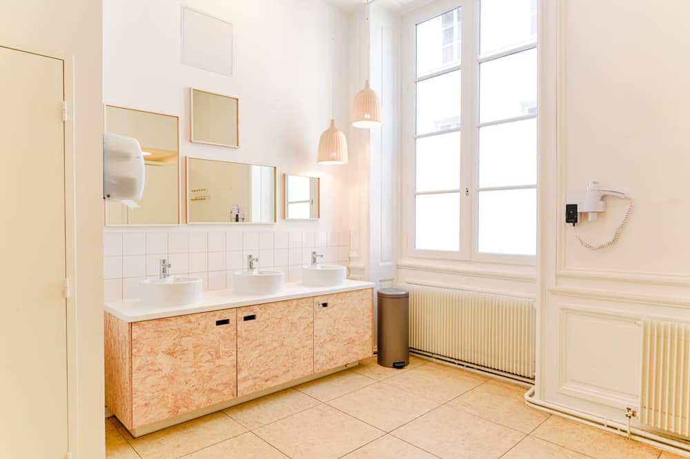 Photo of Bathroom in Griffon - Royale