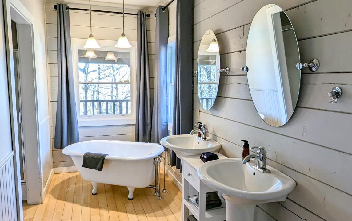 Photo of Bathroom in Dahlonega