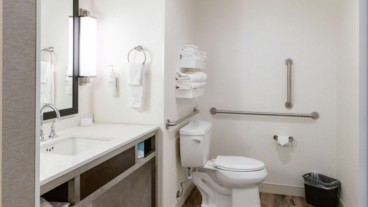 Photo of Bathroom in Montopolis