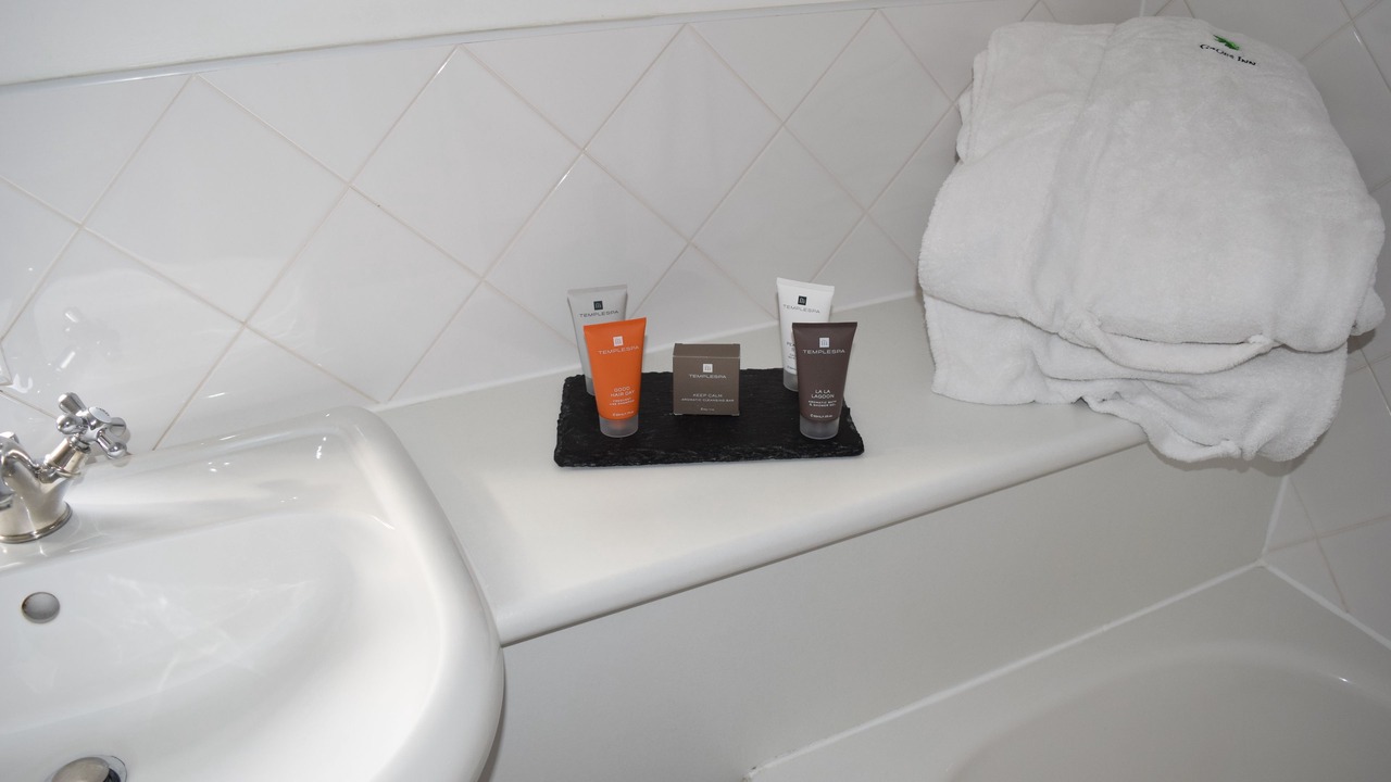 Photo of Bathroom in Henryd