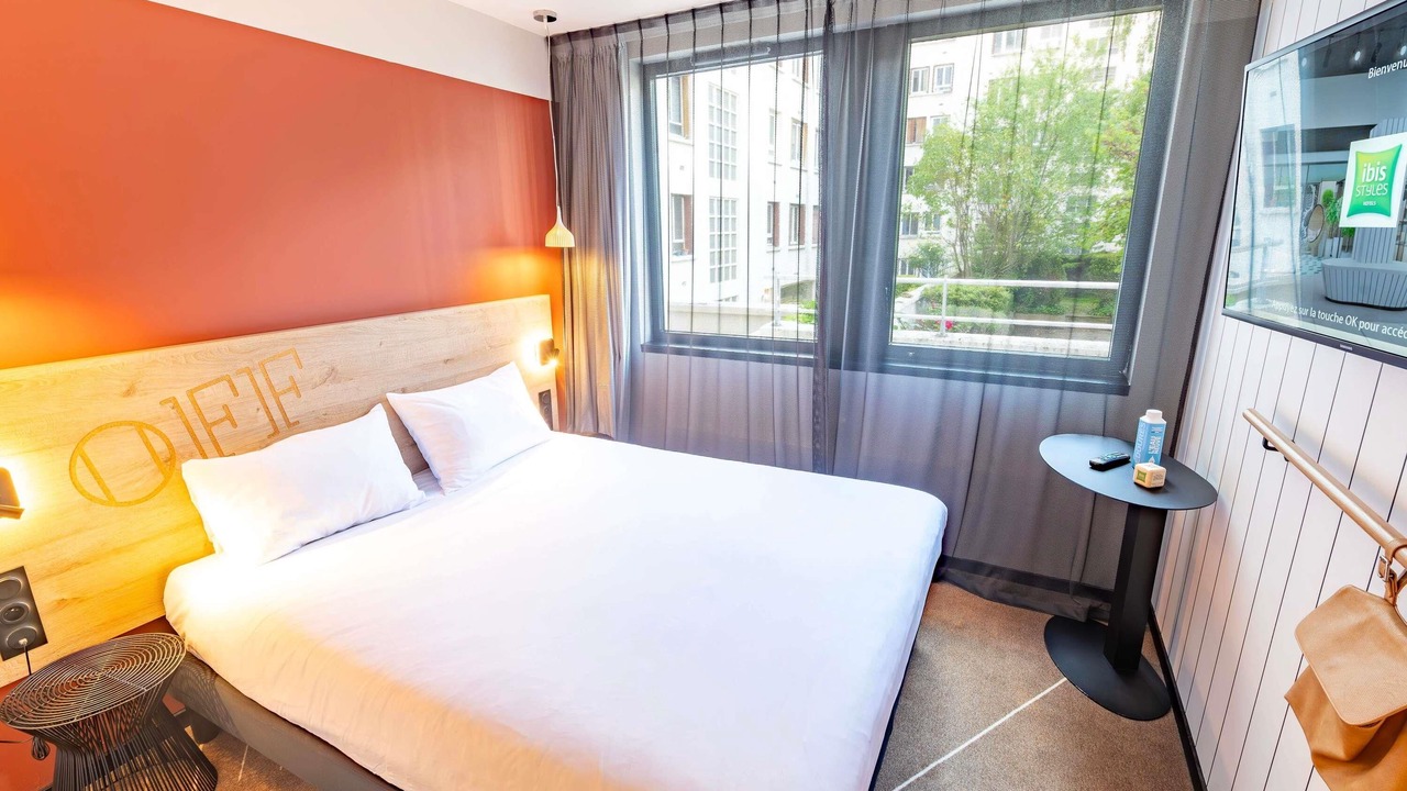 Photo of Bedroom in Republique–Point-du-Jour