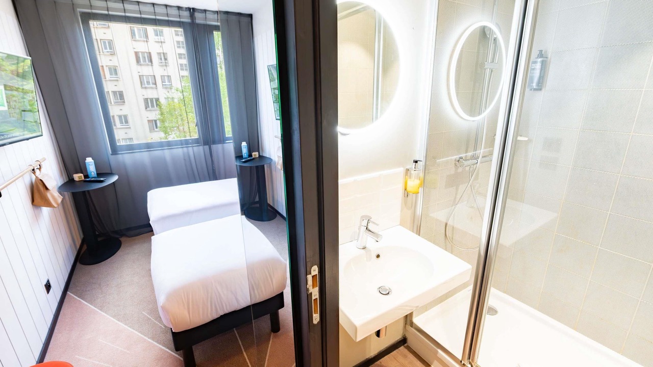 Photo of Bedroom in Republique–Point-du-Jour