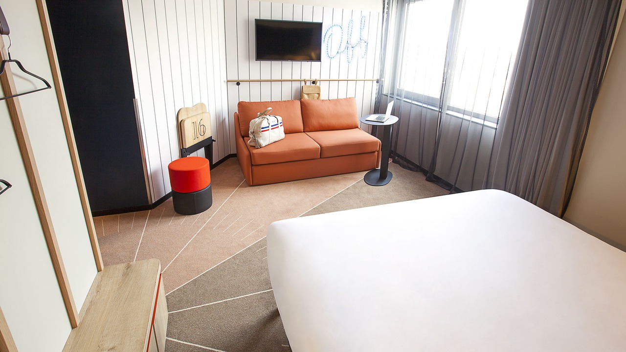 Photo of Bedroom in Republique–Point-du-Jour