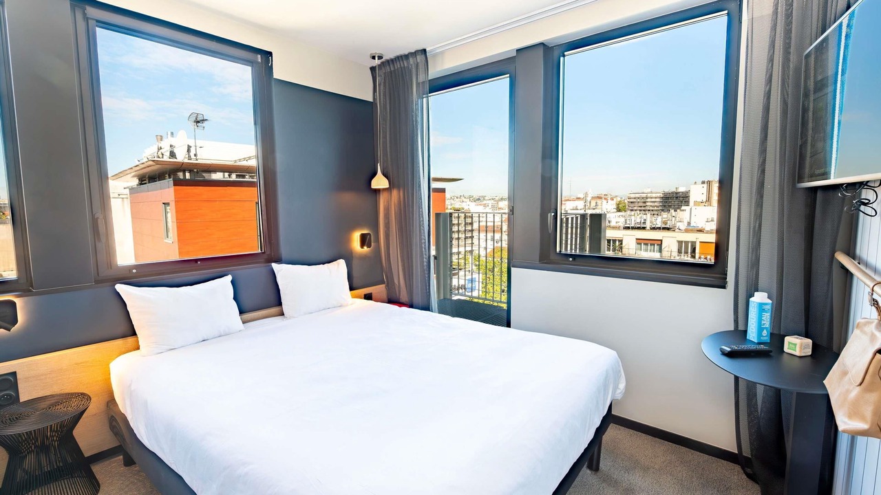 Photo of Bedroom in Republique–Point-du-Jour