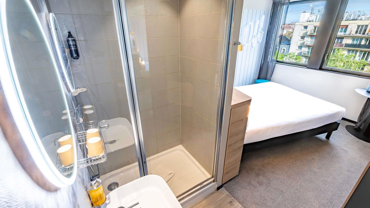 Photo of Bedroom in Republique–Point-du-Jour