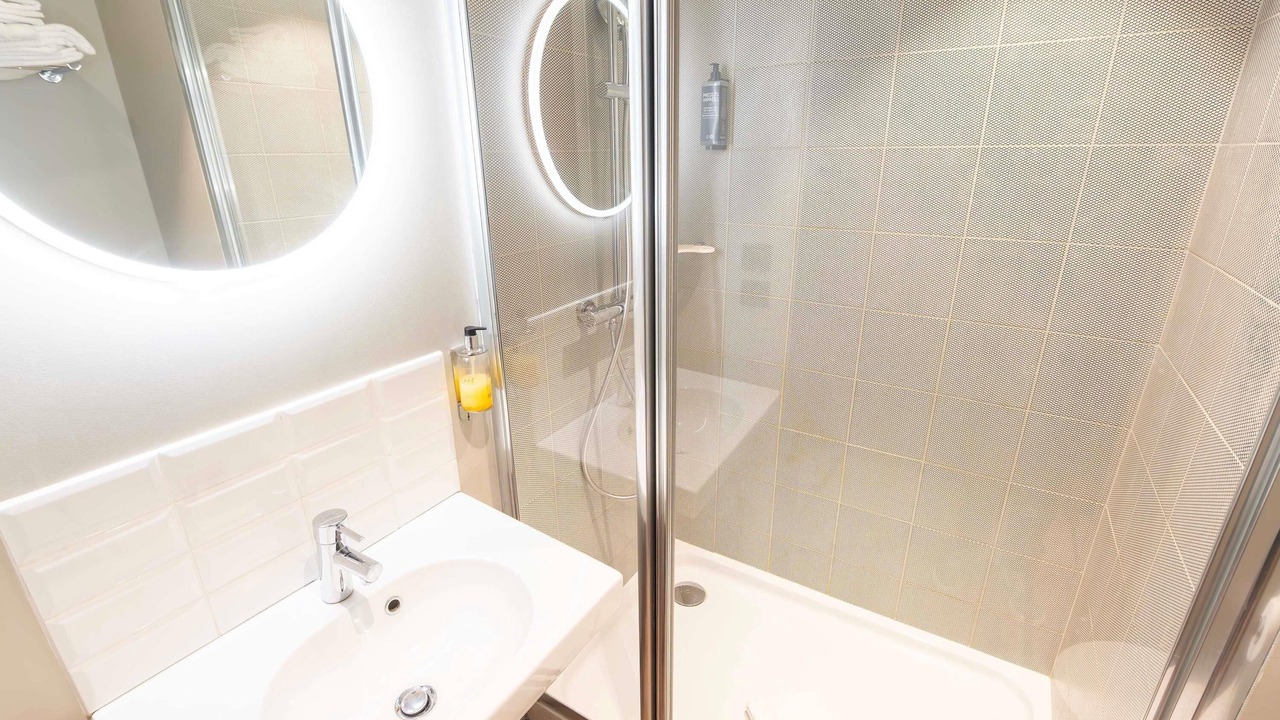 Photo of Bedroom in Republique–Point-du-Jour