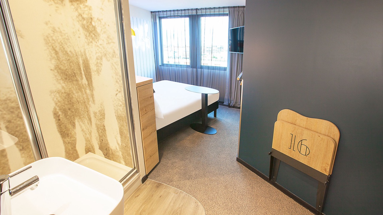 Photo of Bedroom in Republique–Point-du-Jour