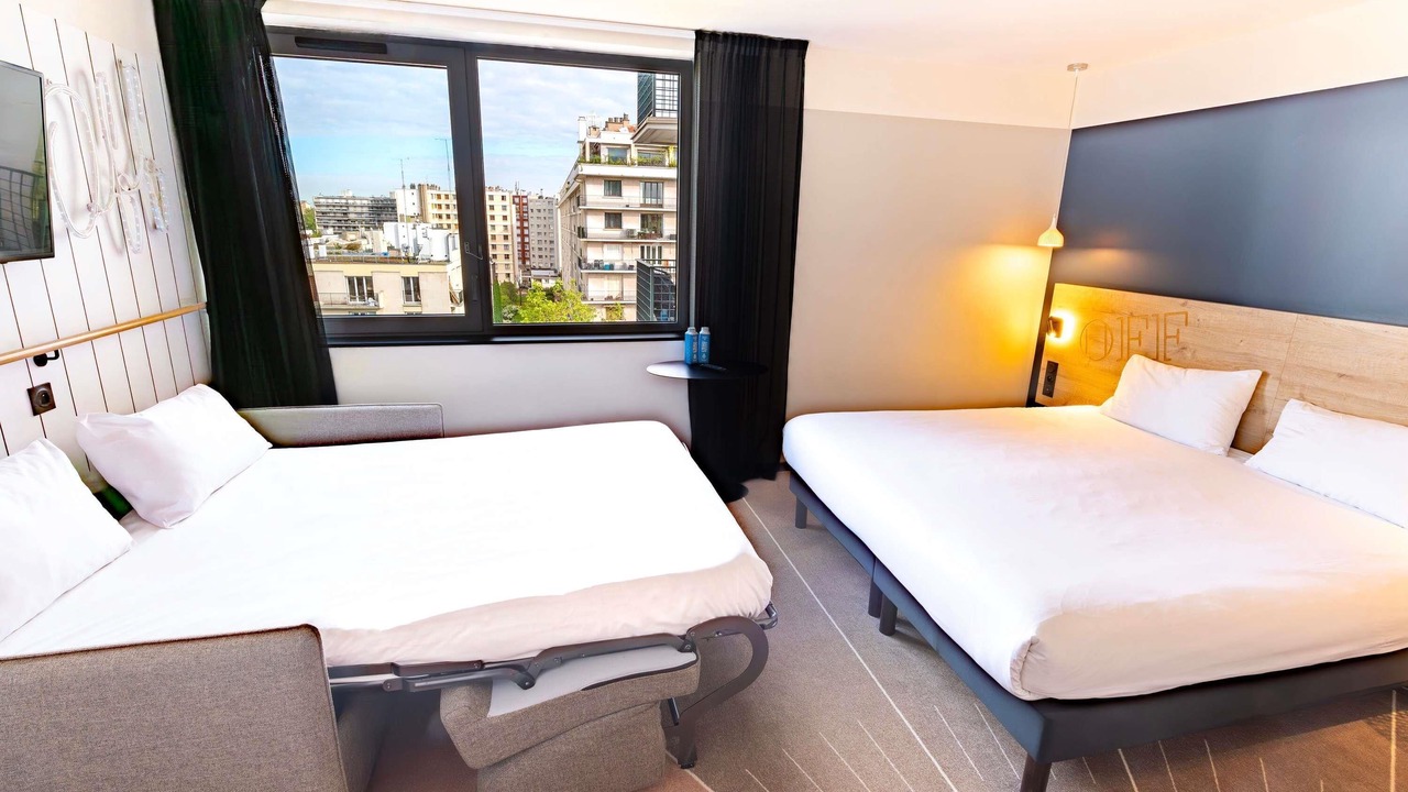 Photo of Bedroom in Republique–Point-du-Jour
