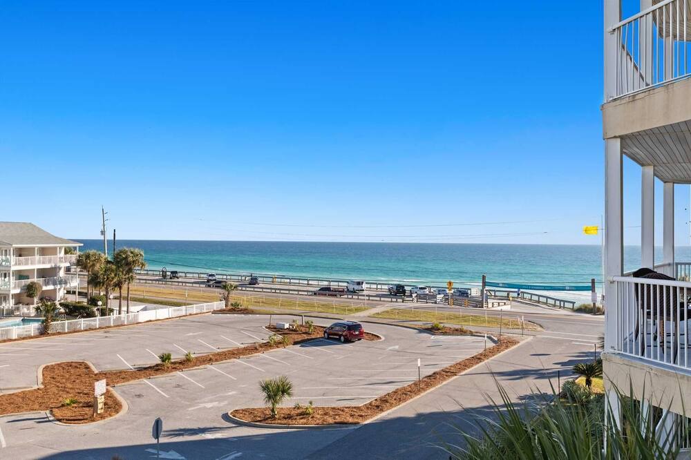 Photo of Others in Avalon Beach Estates