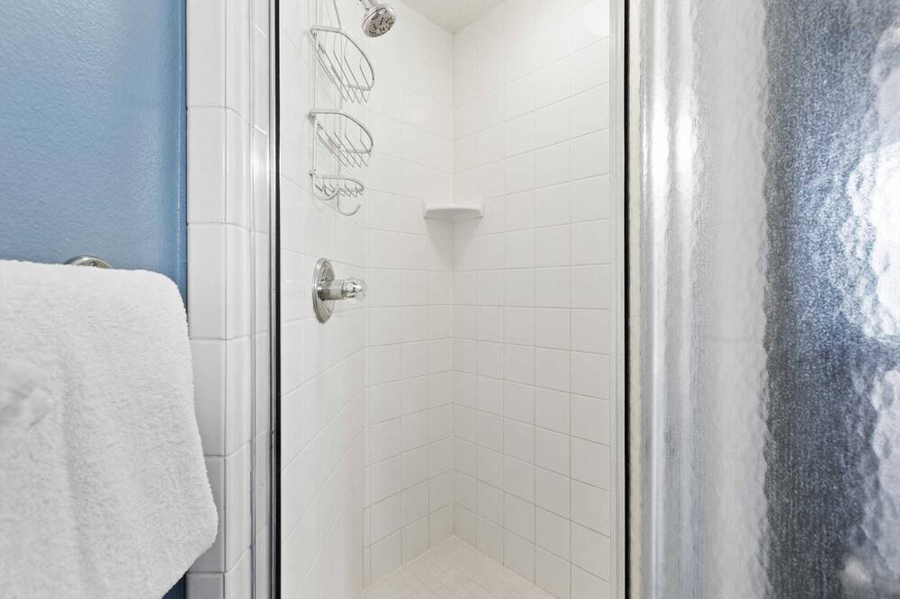 Photo of Bathroom in Avalon Beach Estates