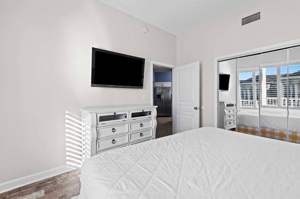 Photo of Others in Avalon Beach Estates