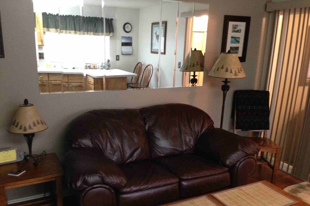 Photo of Livingroom in West Yellowstone