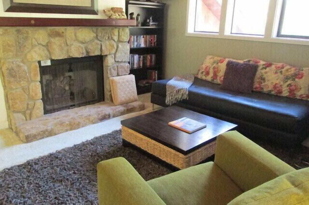 Photo of Livingroom in Salinas