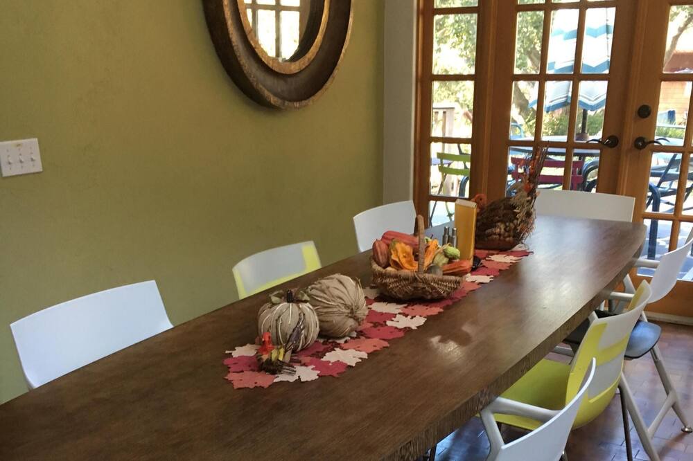 Photo of Livingroom in Salinas
