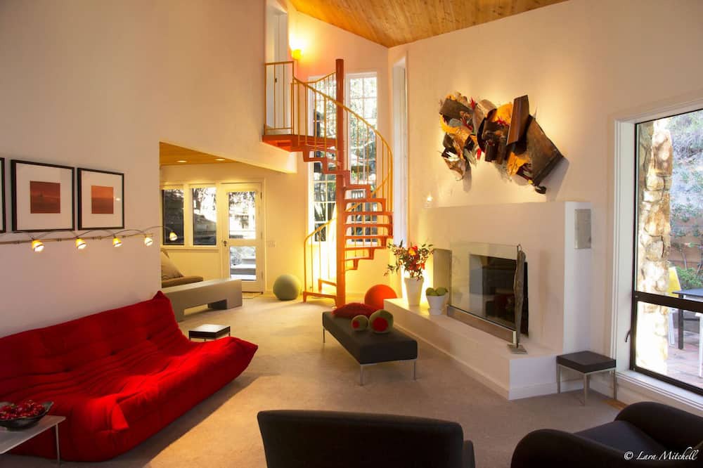 Photo of Livingroom in Salinas