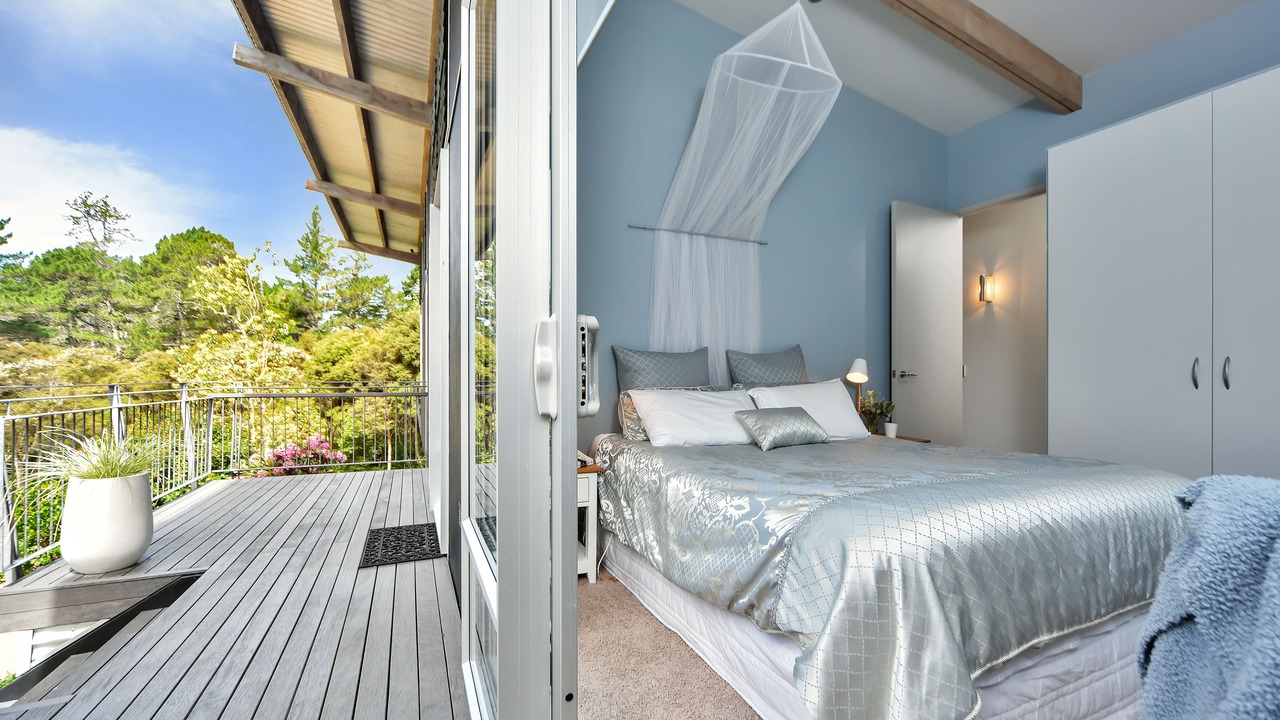 Photo of Bedroom in Paremoremo