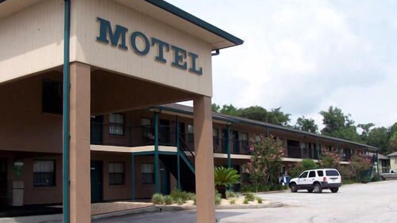 Photo of Buildings in Dunnellon