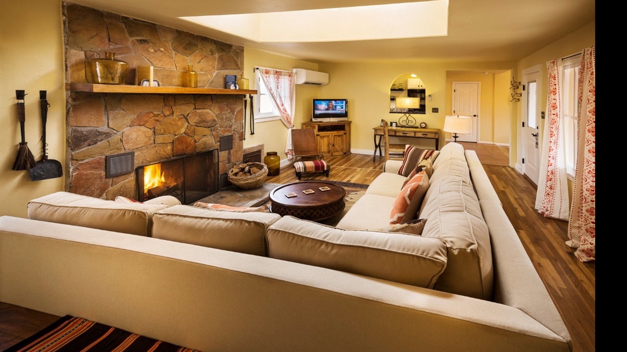 Photo of Livingroom in Truth or Consequences