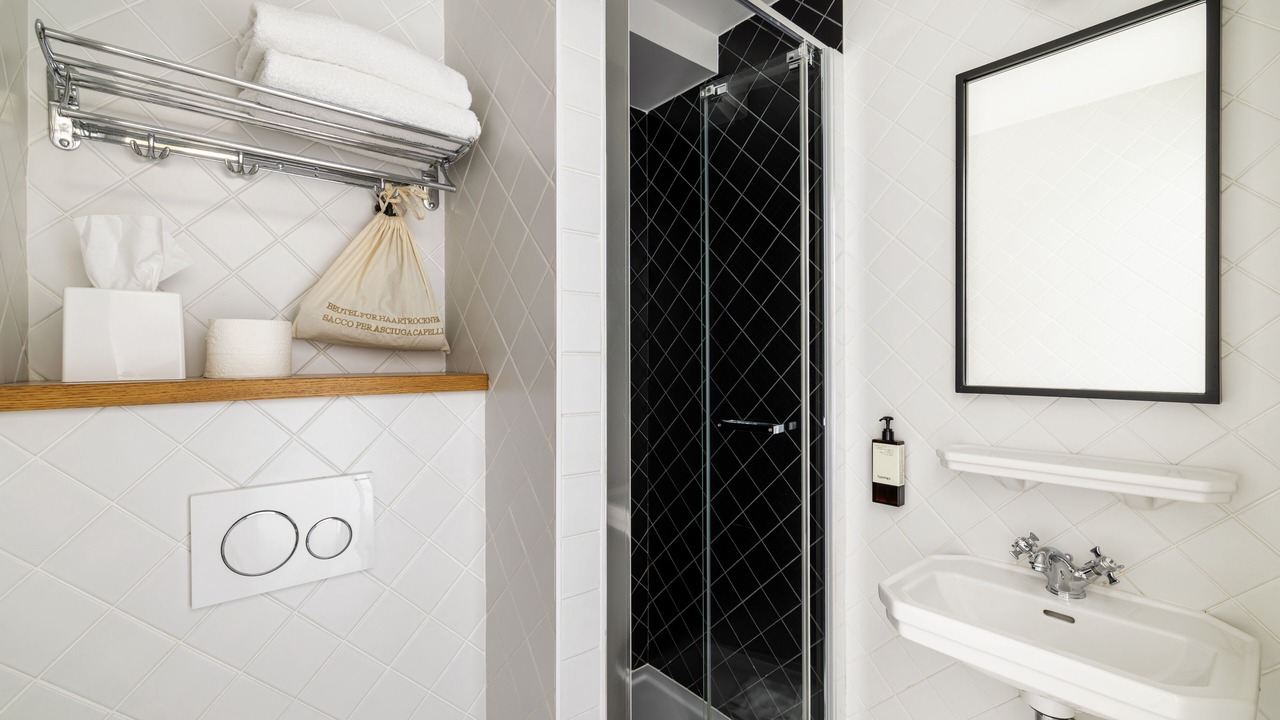 Photo of Bathroom in Batignolles