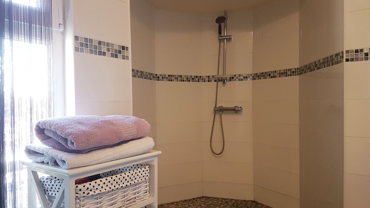 Photo of Bathroom in Presles