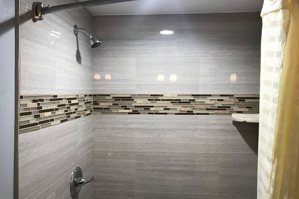 Photo of Bathroom in Park Mesa Heights